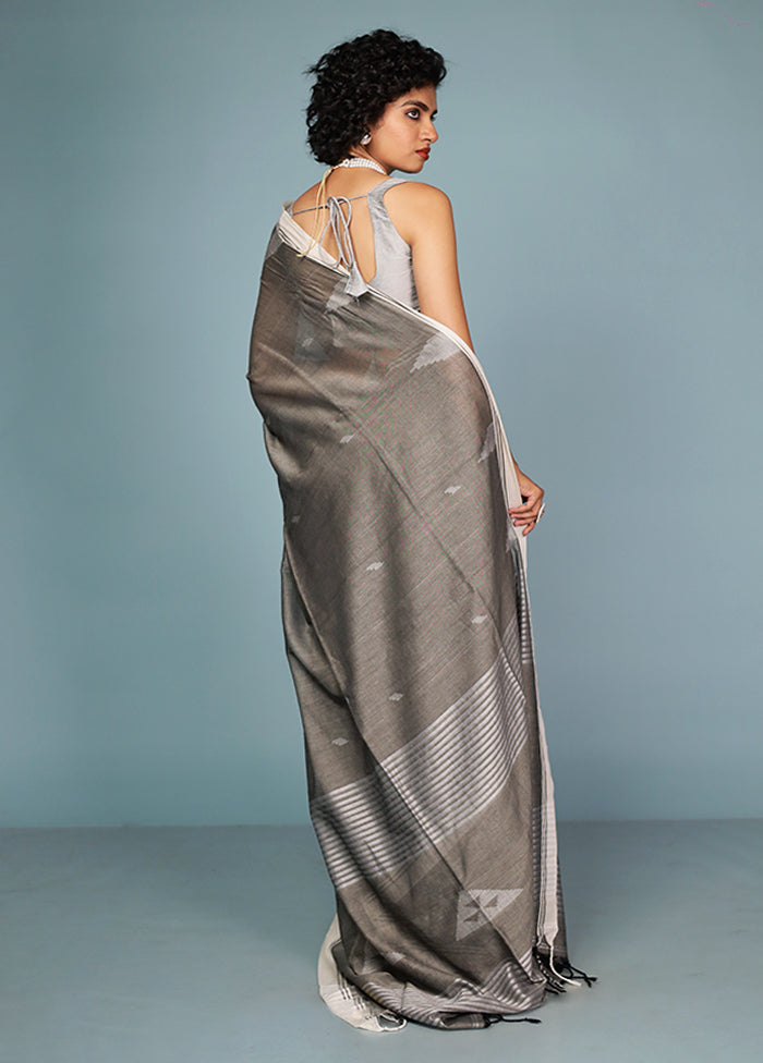 Grey Matka Silk Saree With Blouse Piece
