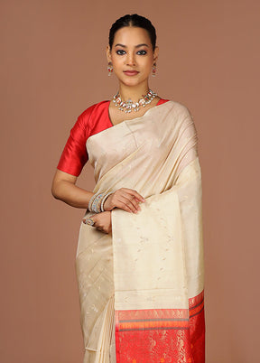 White Handloom Kanchipuram Pure Silk Saree With Blouse Piece