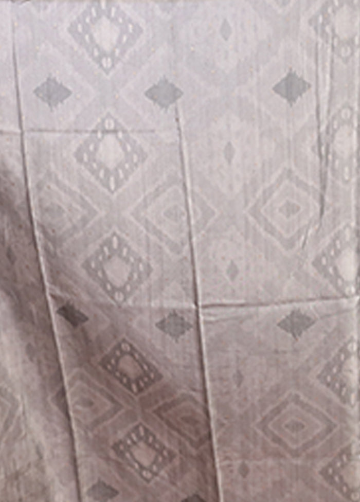 Cream Tussar Silk Saree With Blouse Piece