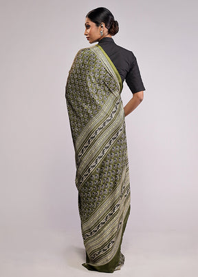 Green Printed Silk Saree Without Blouse Piece