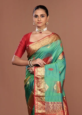 Blue Handloom Kanjivaram Pure Silk Saree With Blouse Piece