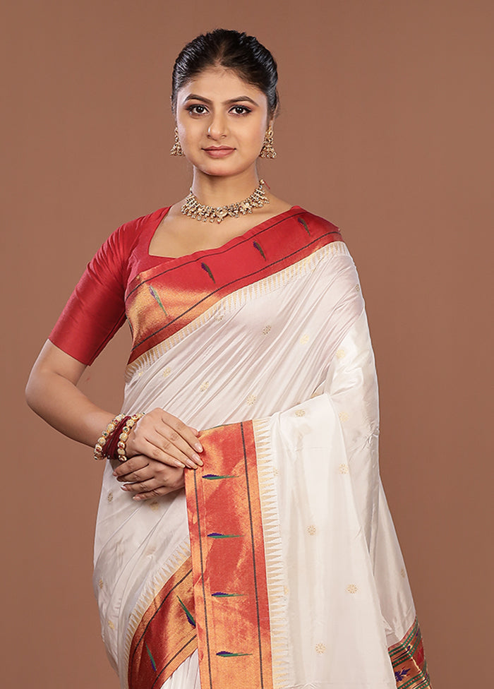 White Handloom Kanchipuram Pure Silk Saree With Blouse Piece