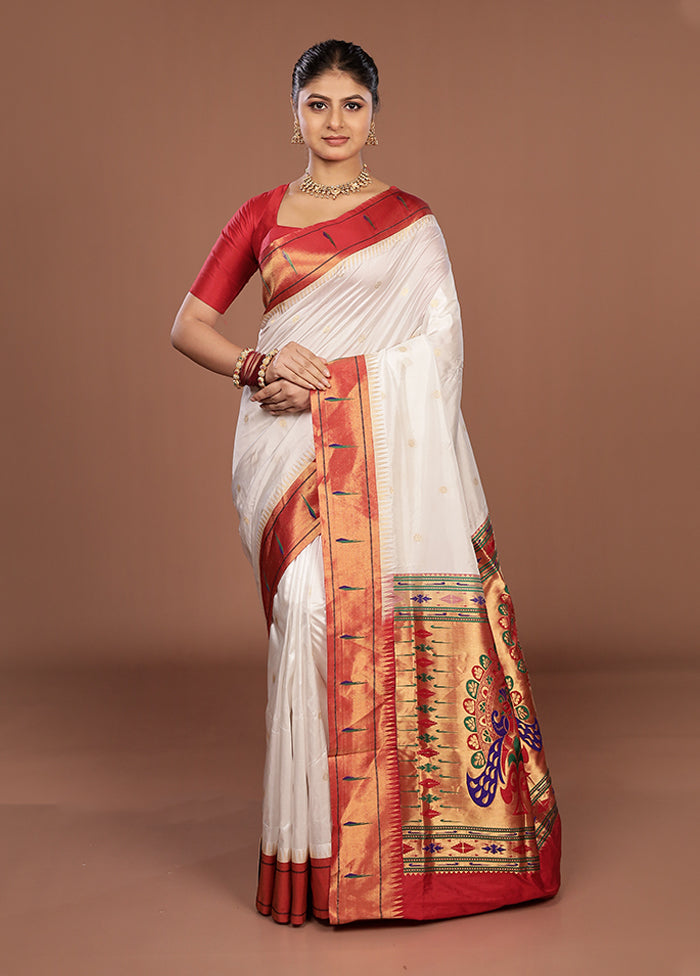White Handloom Kanchipuram Pure Silk Saree With Blouse Piece