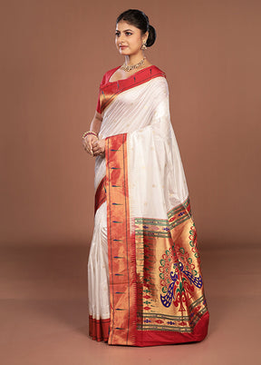White Handloom Kanchipuram Pure Silk Saree With Blouse Piece