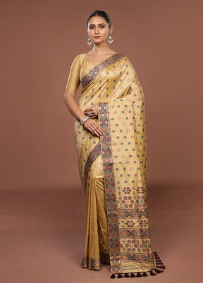 Cream Assam Silk Saree With Blouse Piece