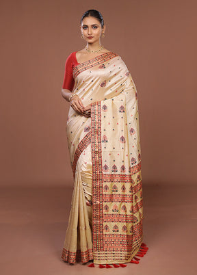 Cream Assam Silk Saree With Blouse Piece