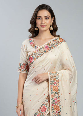 White Handloom Tussar Pure Silk Saree With Blouse Piece