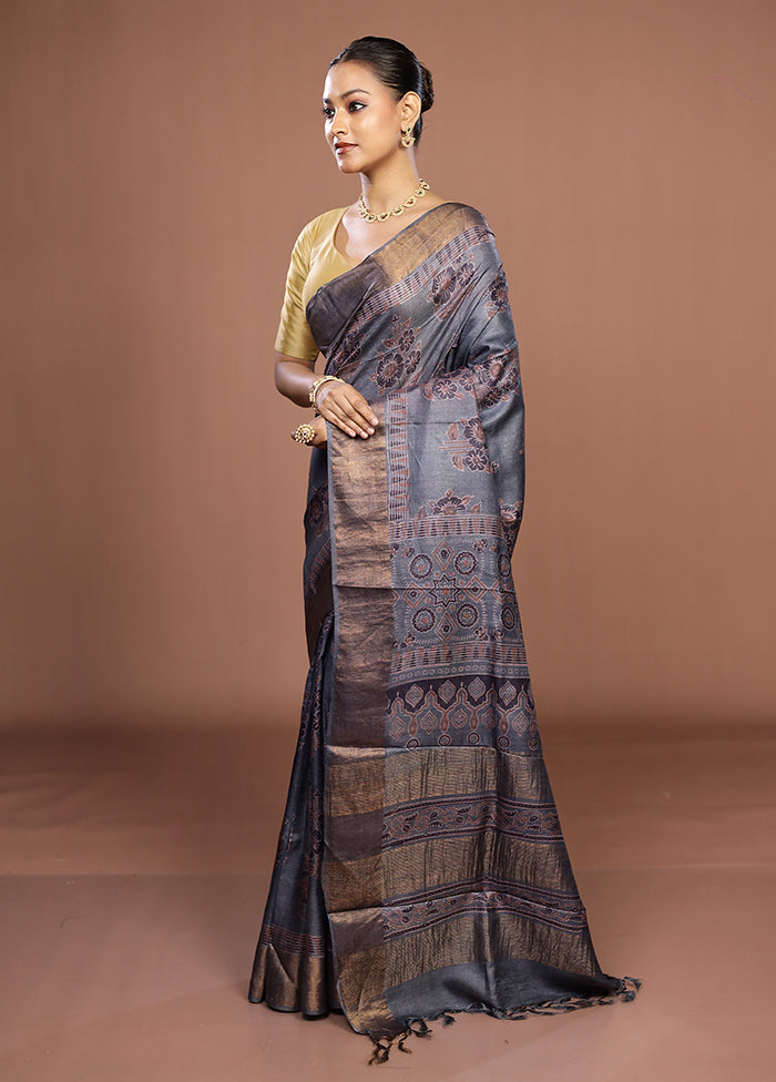 Red Handloom Tussar Pure Silk Saree With Blouse Piece