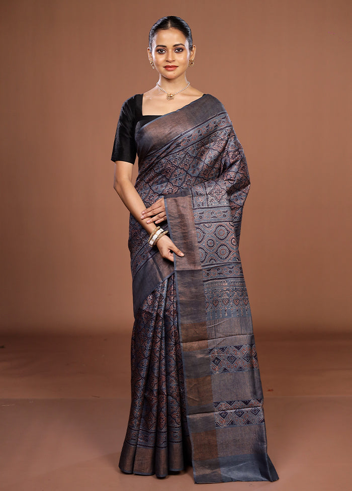 Grey Handloom Tussar Pure Silk Saree With Blouse Piece