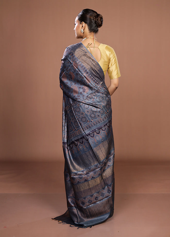 Grey Handloom Tussar Pure Silk Saree With Blouse Piece