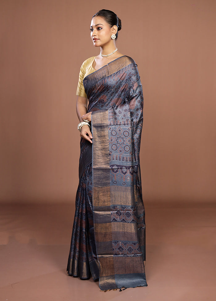 Grey Handloom Tussar Pure Silk Saree With Blouse Piece