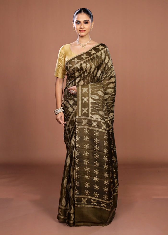 Cream Tussar Silk Saree With Blouse Piece