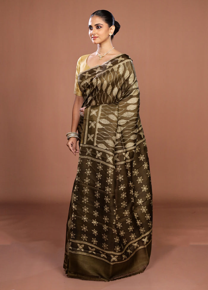 Cream Tussar Silk Saree With Blouse Piece