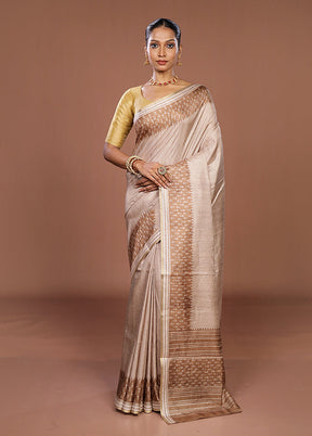 Cream Tussar Silk Saree With Blouse Piece