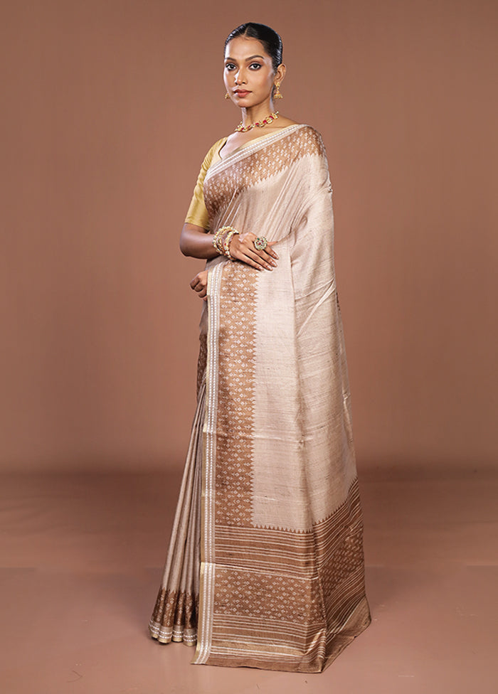 Cream Tussar Silk Saree With Blouse Piece