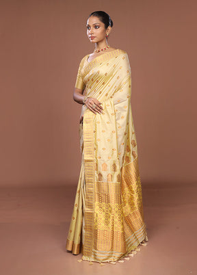 Cream Assam Silk Saree With Blouse Piece