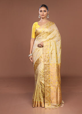 Cream Assam Silk Saree With Blouse Piece