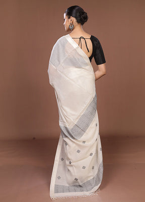 Cream Matka Silk Saree With Blouse Piece