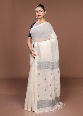Cream Matka Silk Saree With Blouse Piece