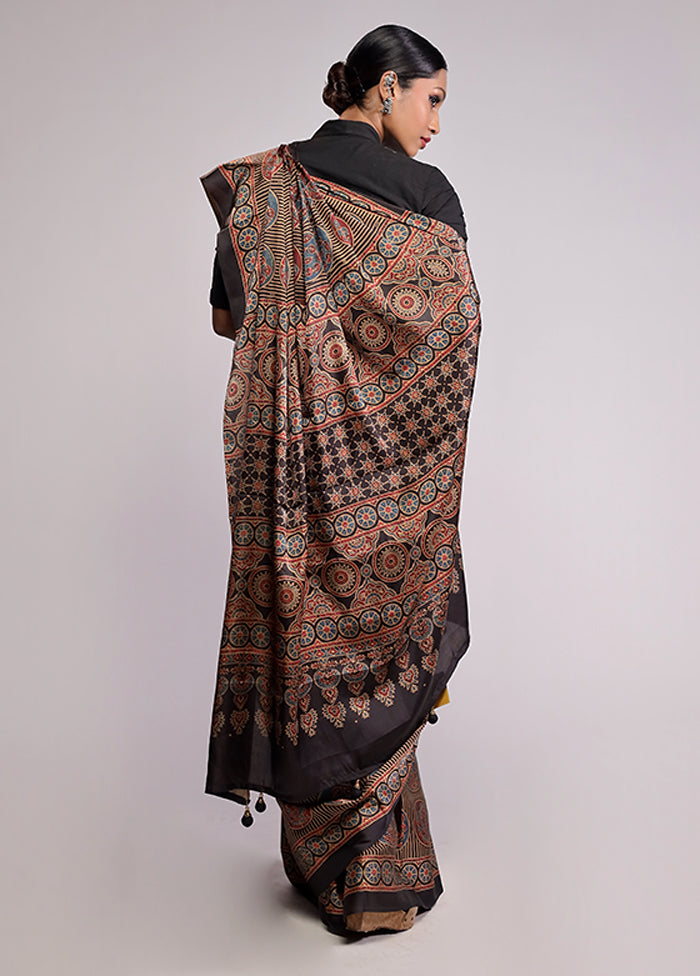 Yellow Printed Silk Saree Without Blouse Piece