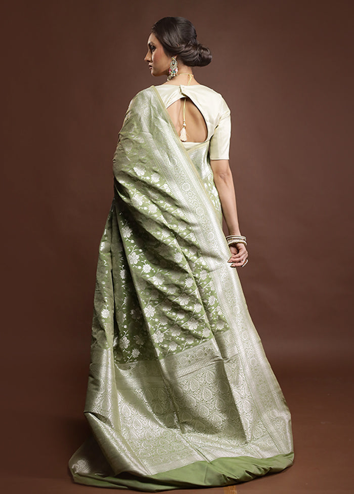 Green Uppada Silk Saree With Blouse Piece