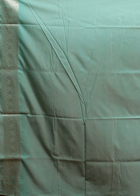 Green Uppada Silk Saree With Blouse Piece