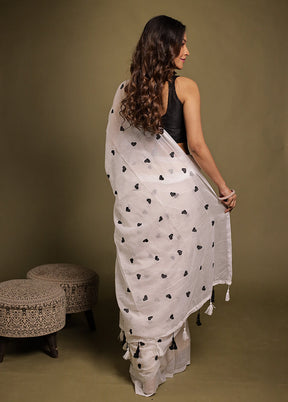 White Mulmul Cotton Saree Without Blouse Piece