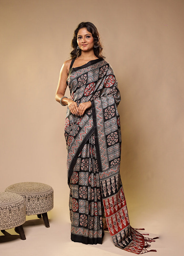 Black Printed Silk Saree Without Blouse Piece