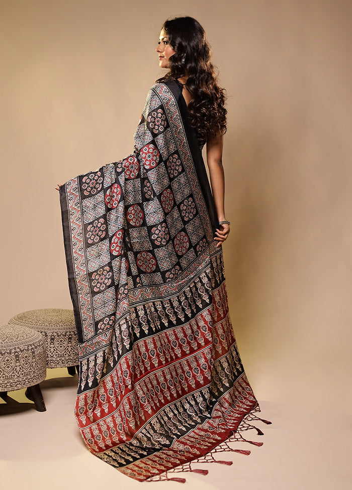 Black Printed Silk Saree Without Blouse Piece