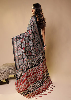 Black Printed Silk Saree Without Blouse Piece