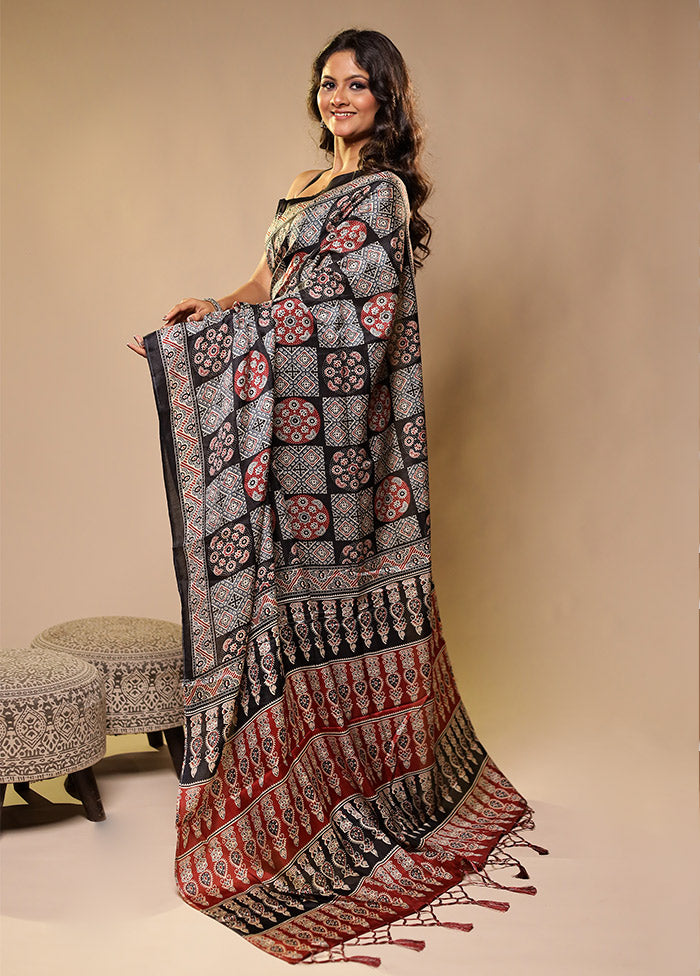 Black Printed Silk Saree Without Blouse Piece
