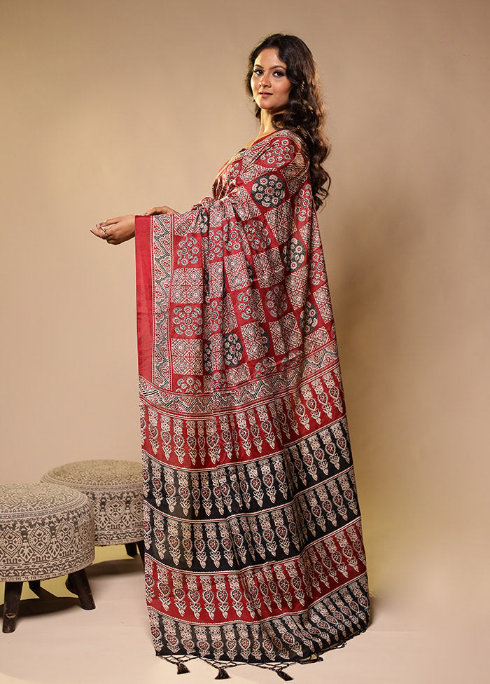 Maroon Printed Silk Saree With Blouse Piece