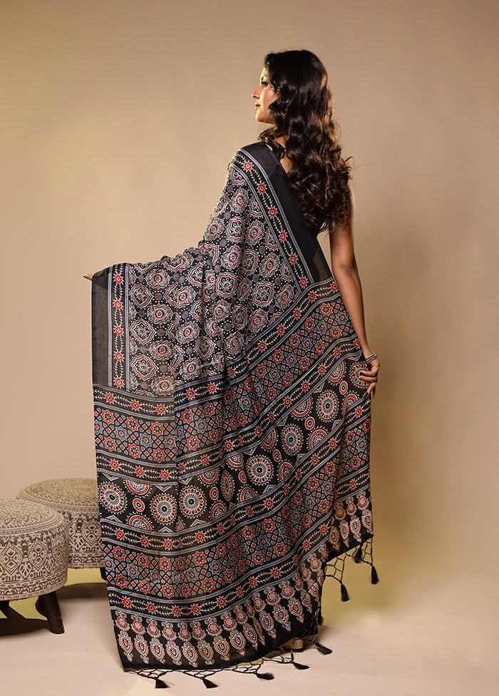 Black Printed Silk Saree Without Blouse Piece