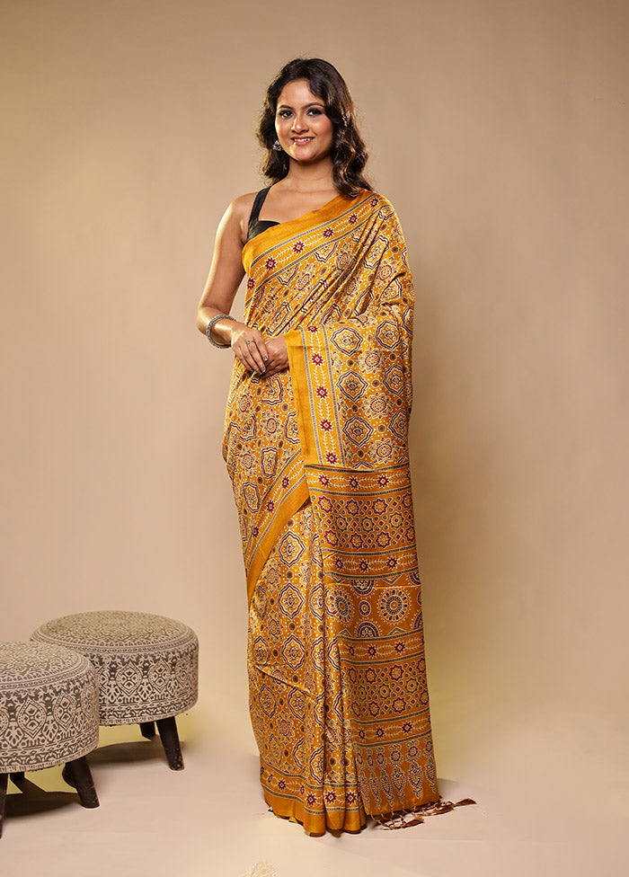 Yellow Printed Silk Saree Without Blouse Piece