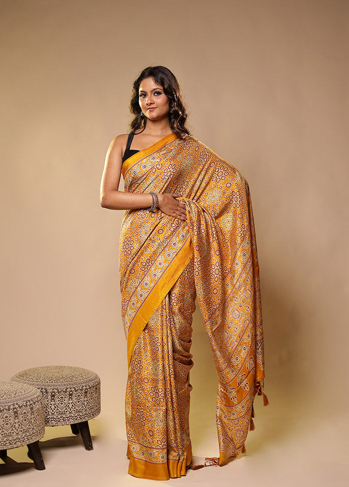 Yellow Printed Silk Saree Without Blouse Piece