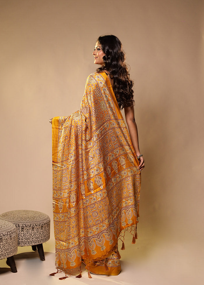 Yellow Printed Silk Saree Without Blouse Piece