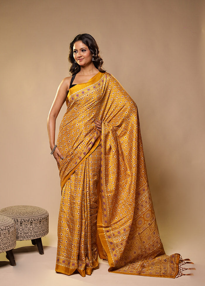 Yellow Printed Silk Saree Without Blouse Piece