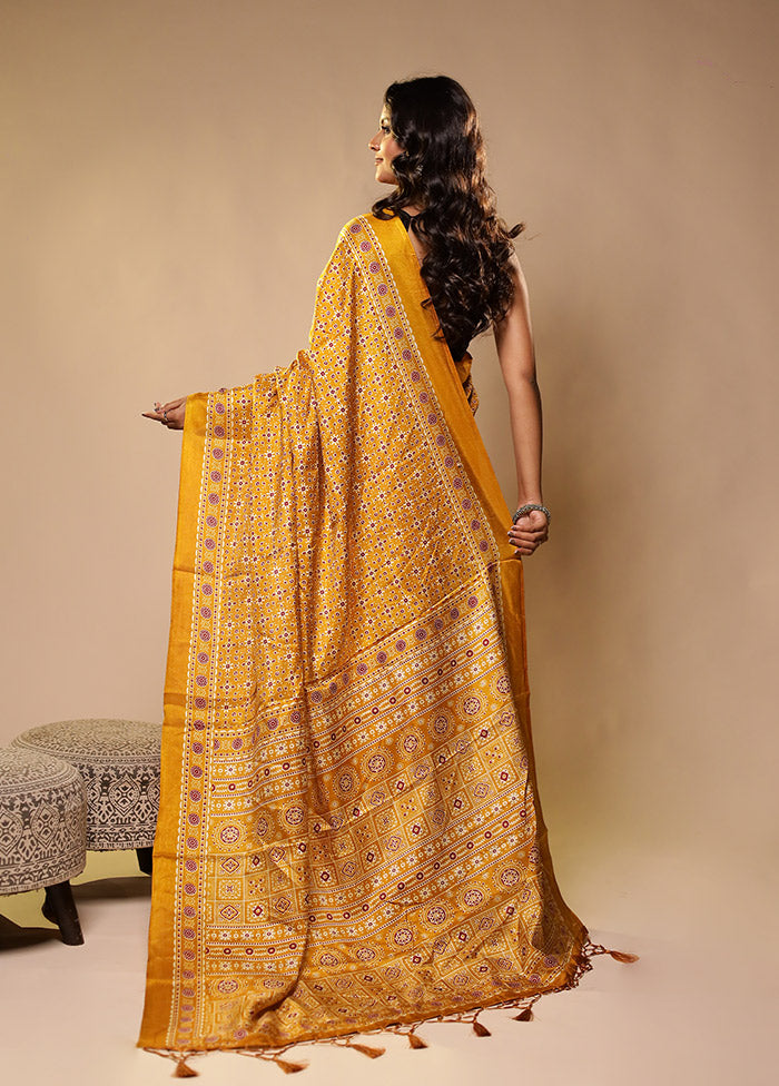 Yellow Printed Silk Saree Without Blouse Piece