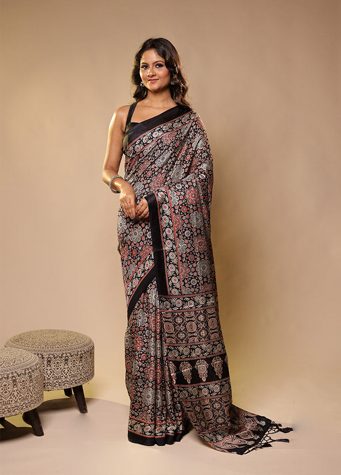 Black Printed Silk Saree Without Blouse Piece