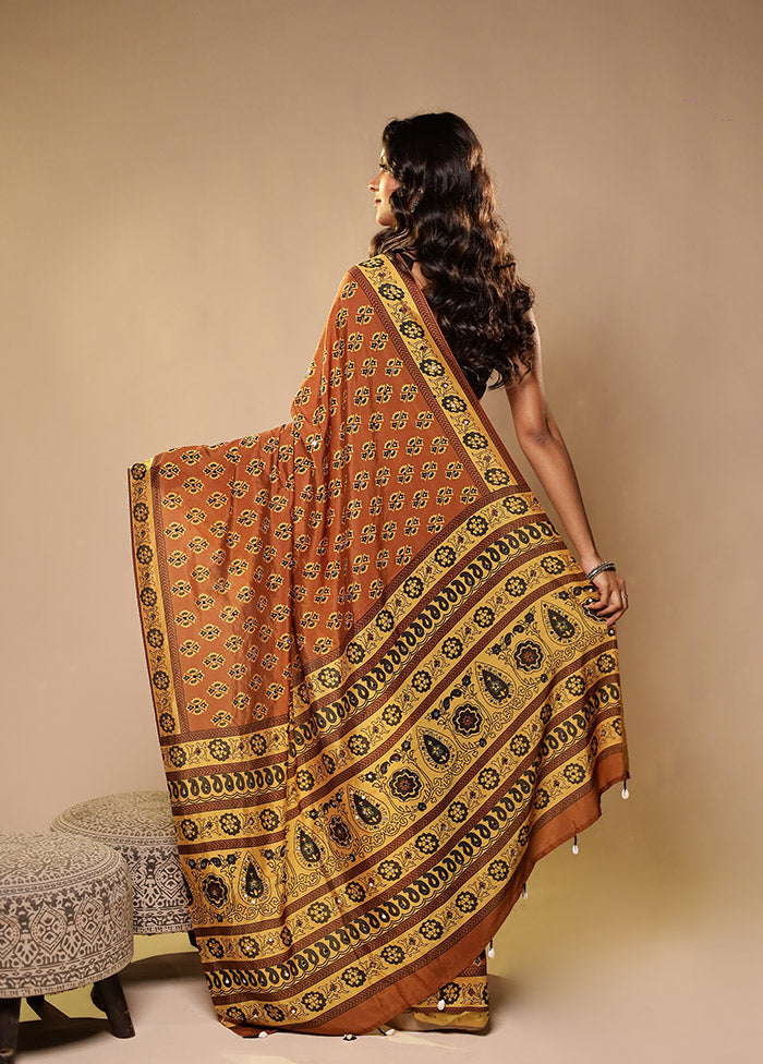 Yellow Printed Silk Saree Without Blouse Piece