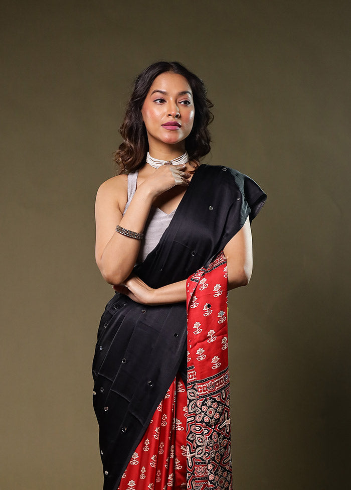 Black Printed Silk Saree With Blouse Piece