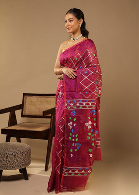 Magenta Jamdani Cotton Saree With Blouse Piece