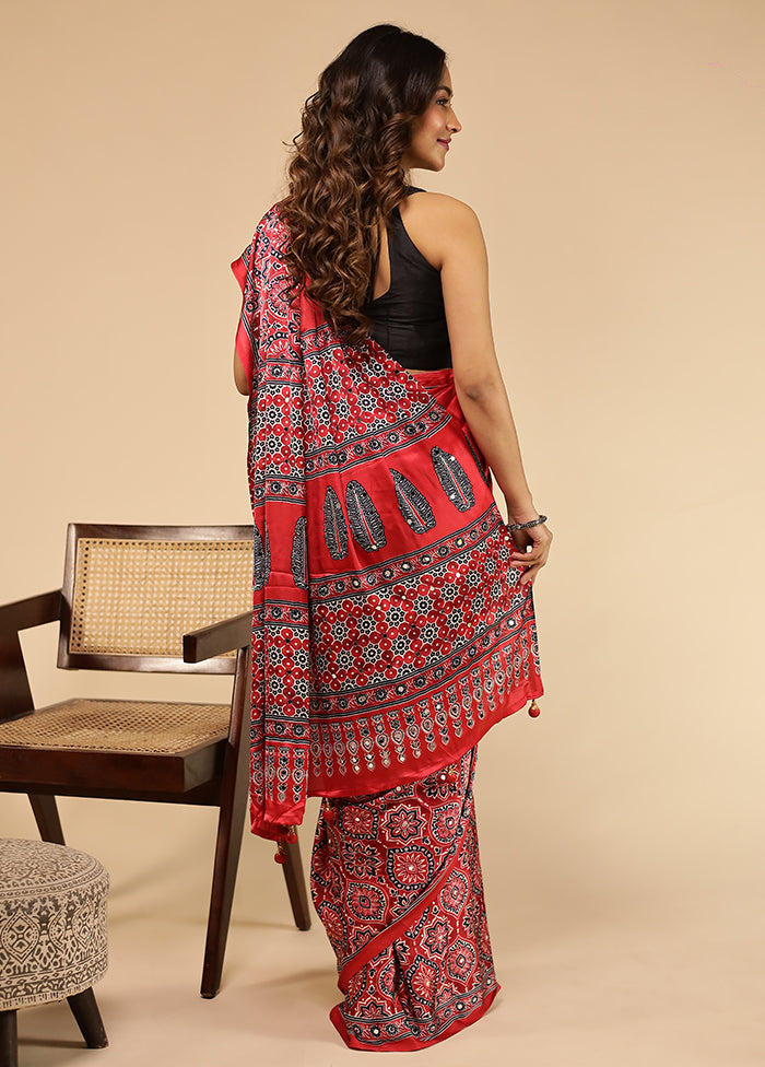 Multicolor Printed Silk Saree With Blouse Piece