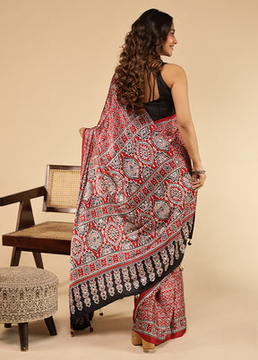 Multicolor Printed Silk Saree With Blouse Piece