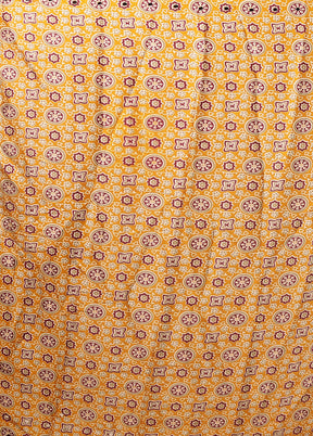 Cream Printed Silk Saree With Blouse Piece