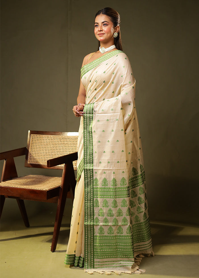 Cream Assam Silk Saree With Blouse Piece