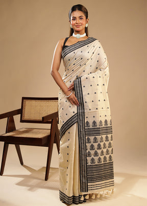 Cream Assam Silk Saree With Blouse Piece