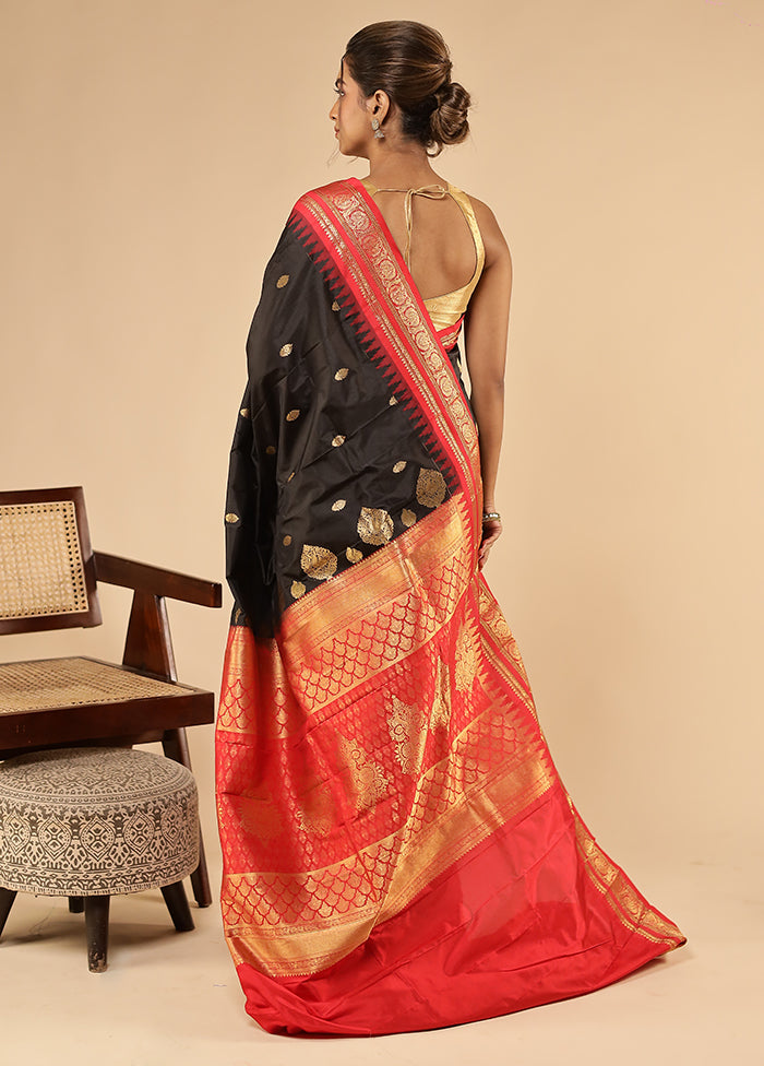 Black Handloom Kanchipuram Pure Silk Saree With Blouse Piece