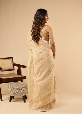 Cream Matka Silk Saree With Blouse Piece