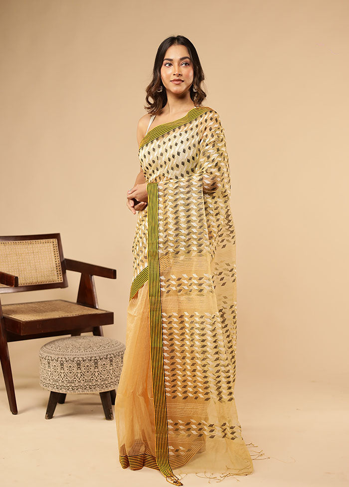 Yellow Matka Silk Saree With Blouse Piece